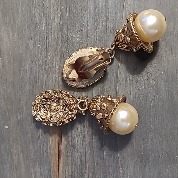 Vintage Necklace and Earrings - Picture 5 of 7